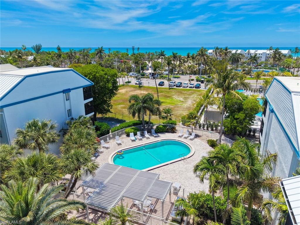 TENNIS VILLAS - Residential