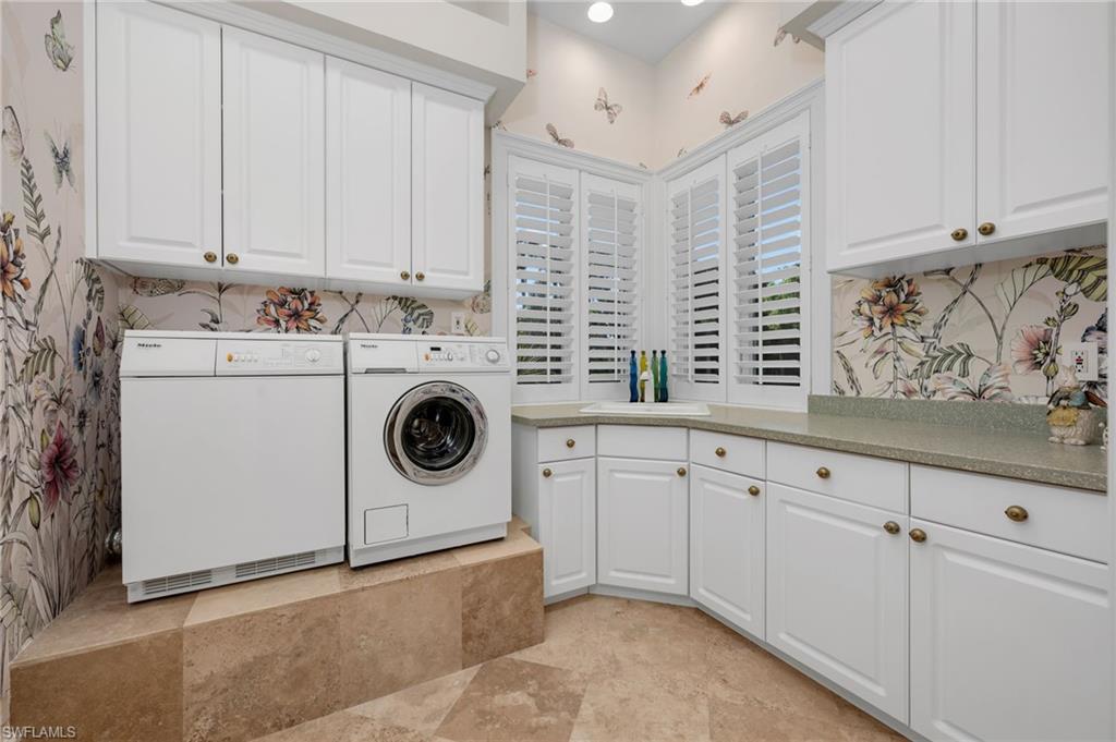 BAY WOODS - Residential