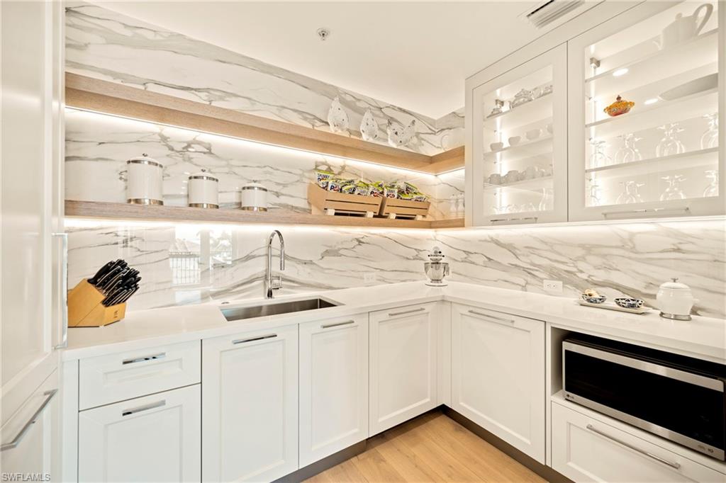 NAPLES BAY RESORT - Residential