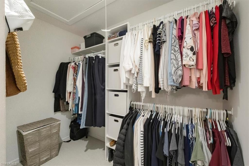 ABBEY ON THE LAKE - Residential