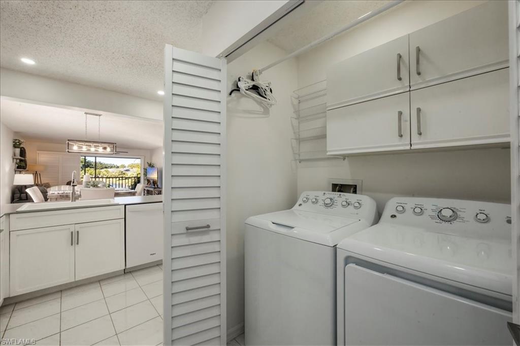 ABBEY ON THE LAKE - Residential