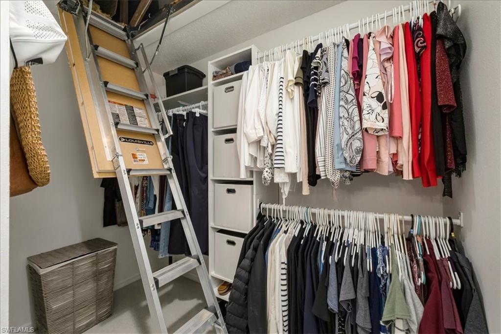 ABBEY ON THE LAKE - Residential