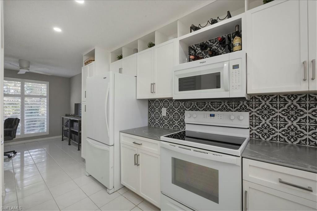 ABBEY ON THE LAKE - Residential