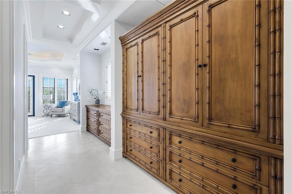 SOUTHPOINTE YACHT CLUB - Residential