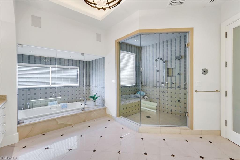 SOUTHPOINTE YACHT CLUB - Residential