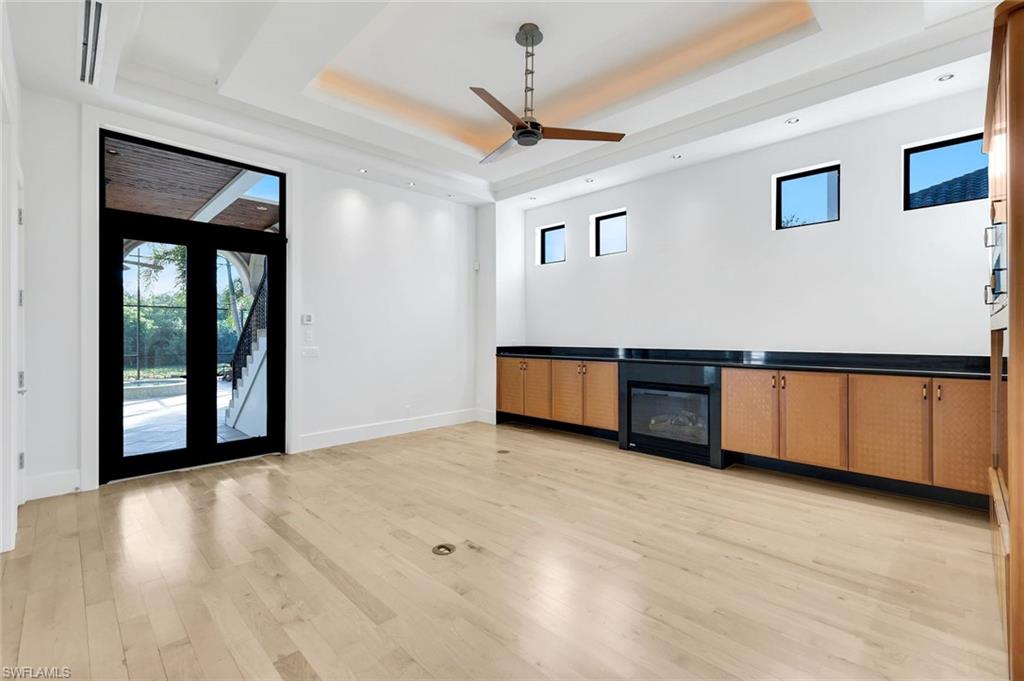 SOUTHPOINTE YACHT CLUB - Residential