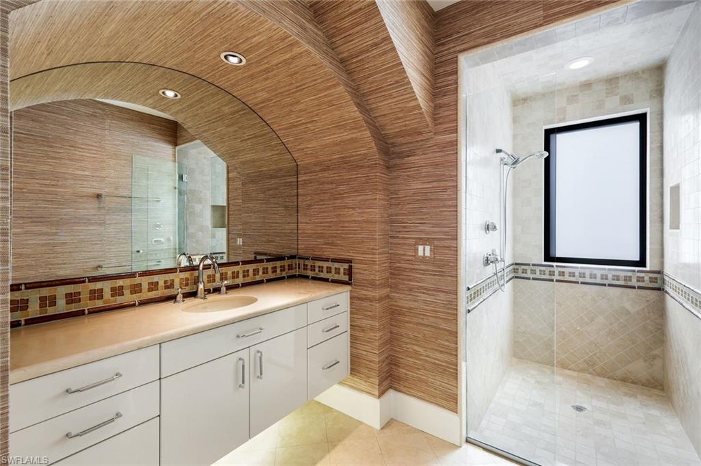 SOUTHPOINTE YACHT CLUB - Residential