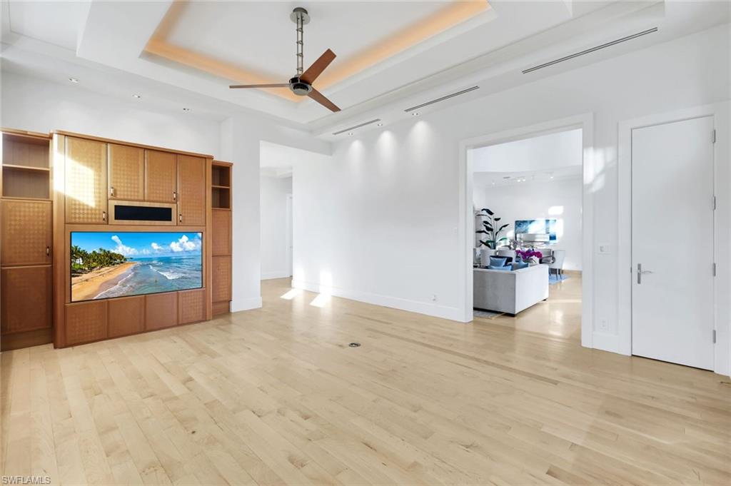 SOUTHPOINTE YACHT CLUB - Residential