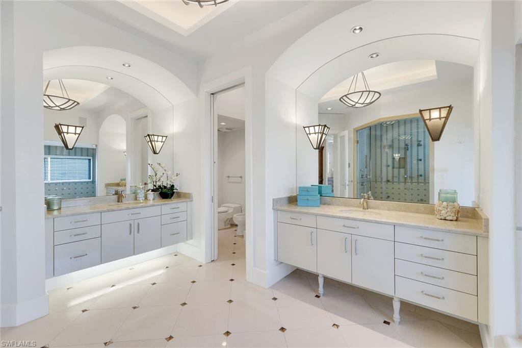 SOUTHPOINTE YACHT CLUB - Residential