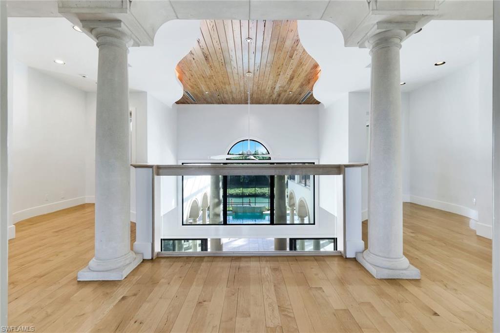 SOUTHPOINTE YACHT CLUB - Residential