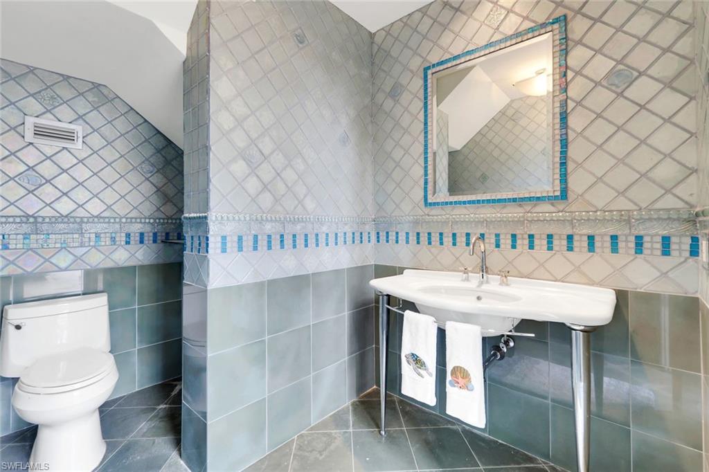 SOUTHPOINTE YACHT CLUB - Residential