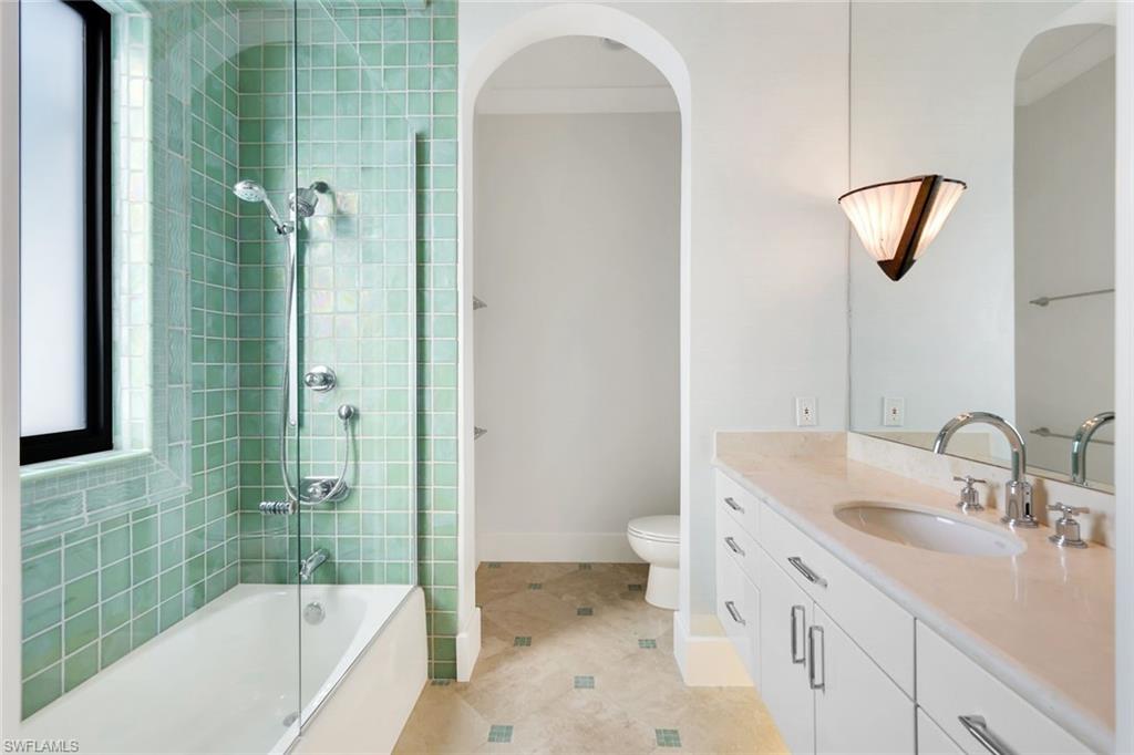 SOUTHPOINTE YACHT CLUB - Residential