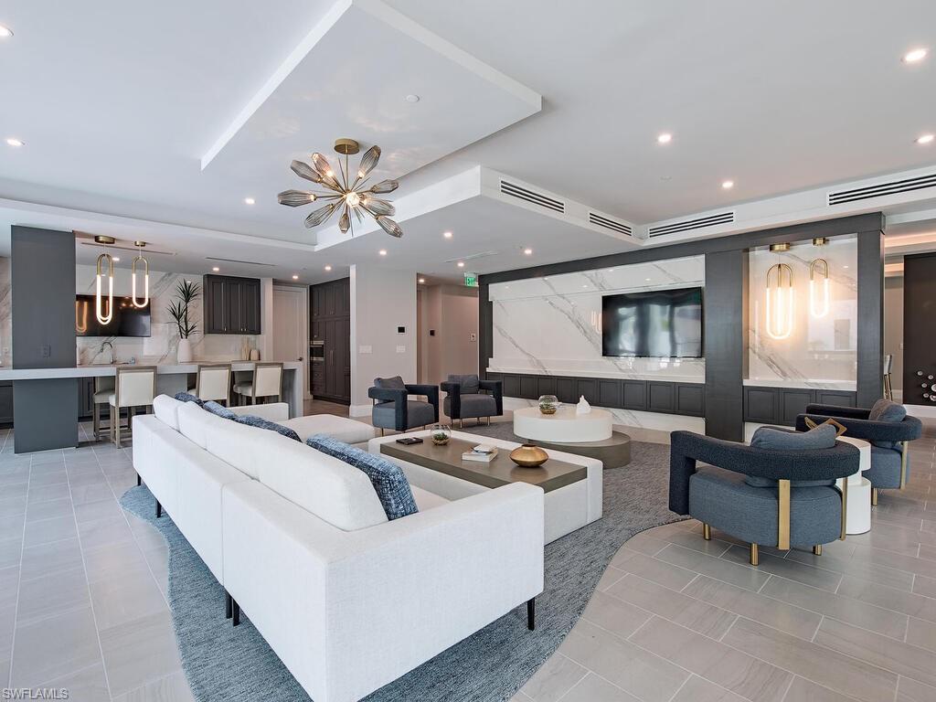 QUATTRO AT NAPLES SQUARE - Residential