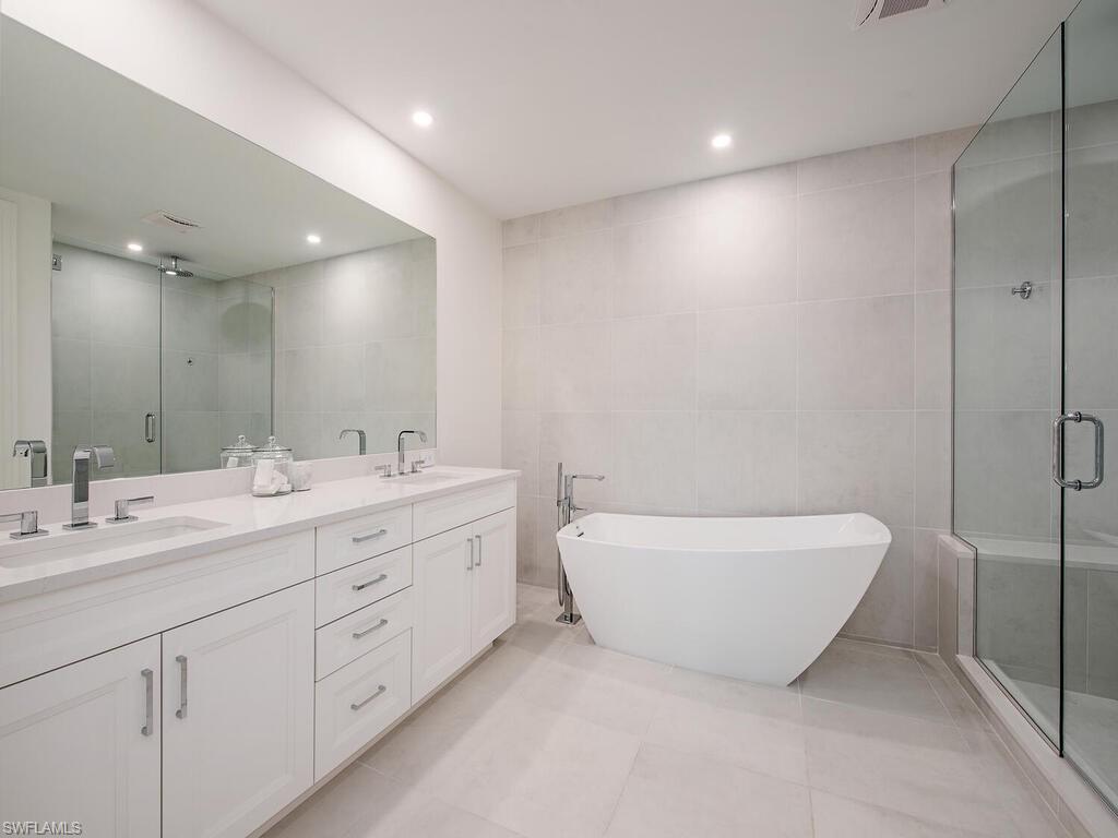 QUATTRO AT NAPLES SQUARE - Residential