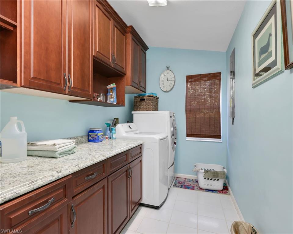 COLLIER WOODS - Residential