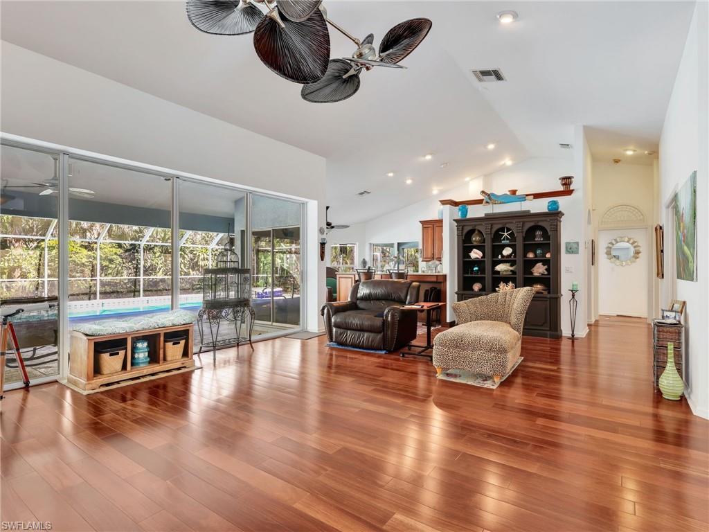 COLLIER WOODS - Residential