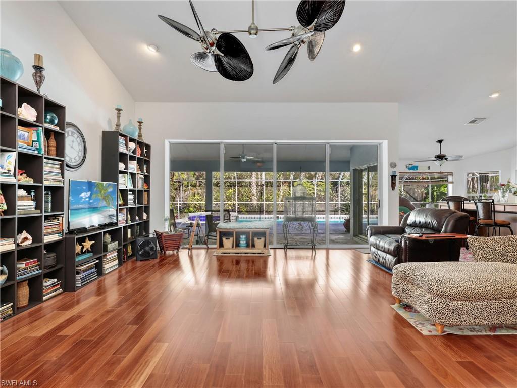 COLLIER WOODS - Residential