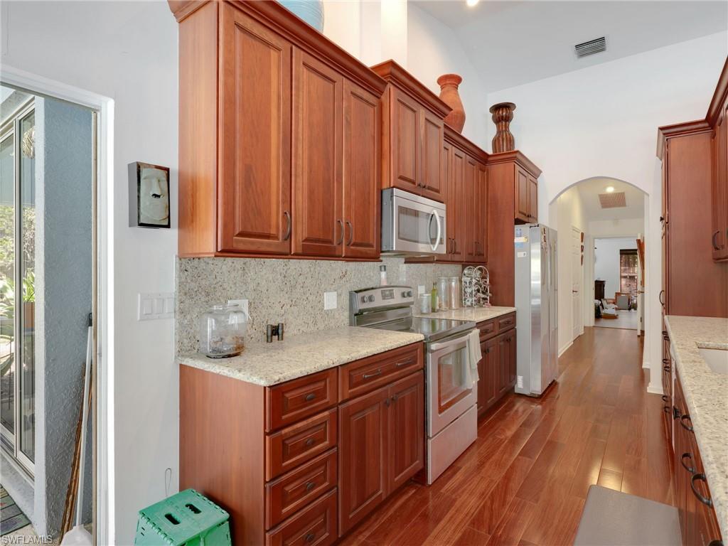 COLLIER WOODS - Residential