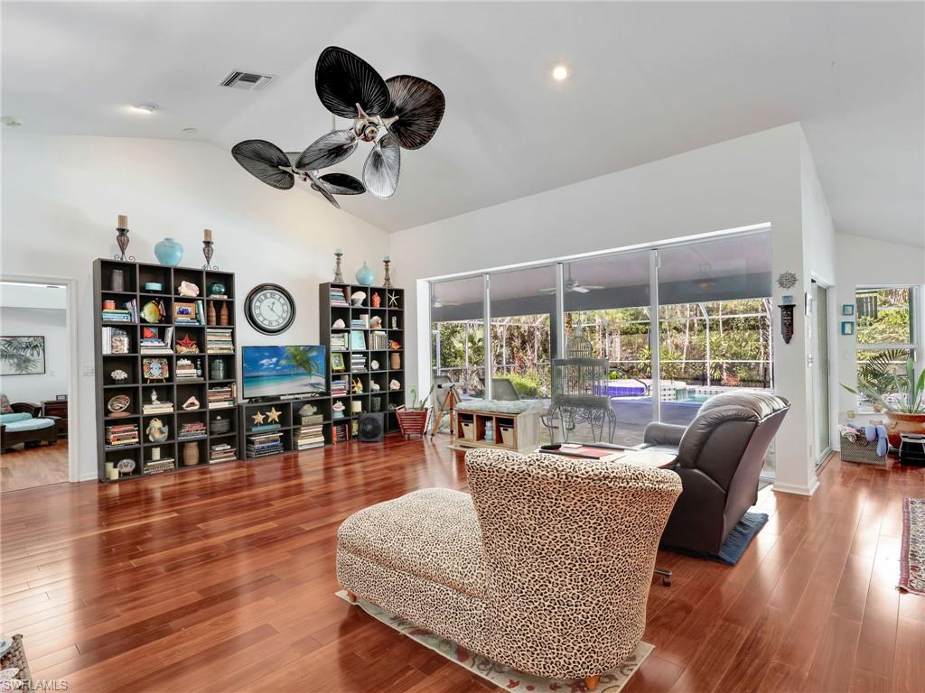 COLLIER WOODS - Residential