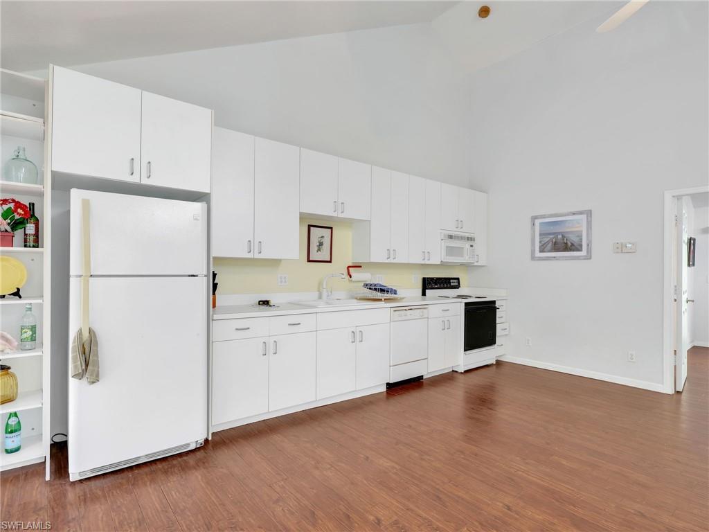 COLLIER WOODS - Residential