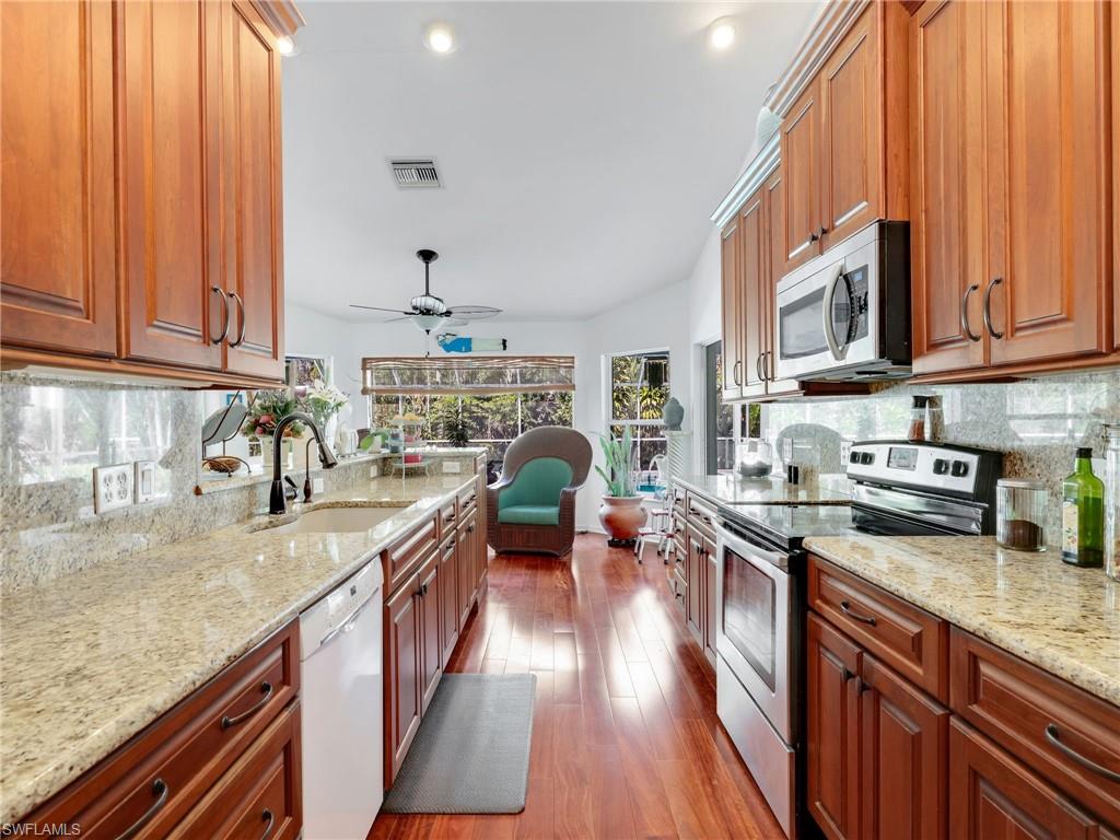 COLLIER WOODS - Residential