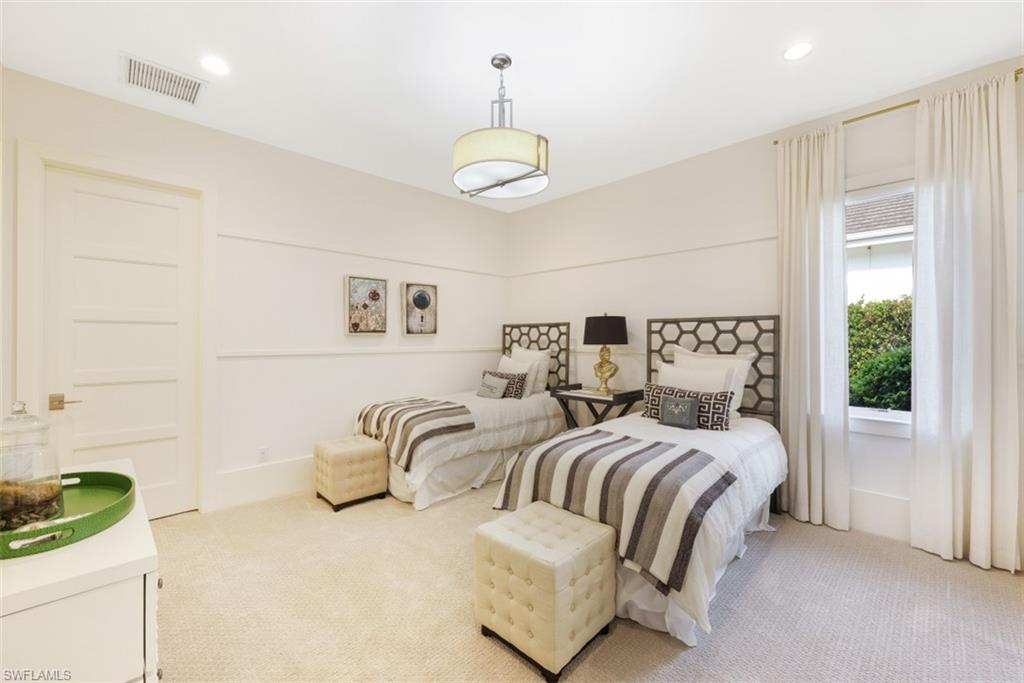 BAY WOODS - Residential