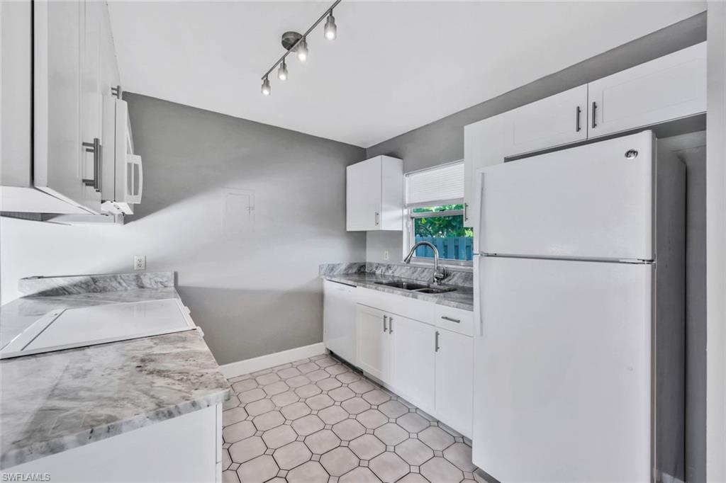 CALOOSA BAYVIEW - Residential