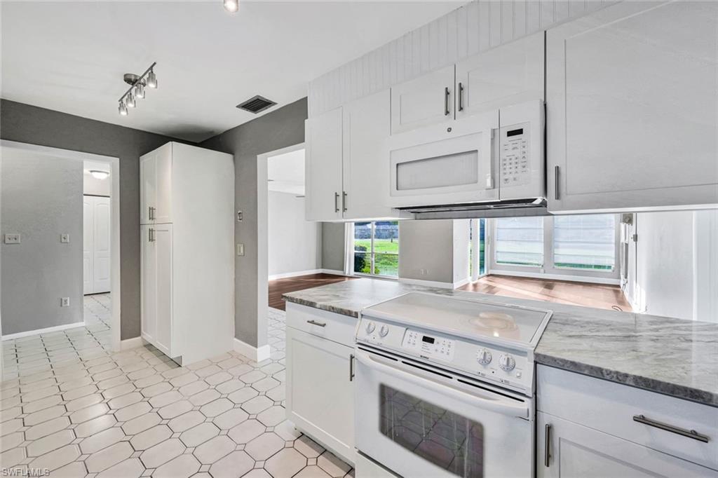 CALOOSA BAYVIEW - Residential