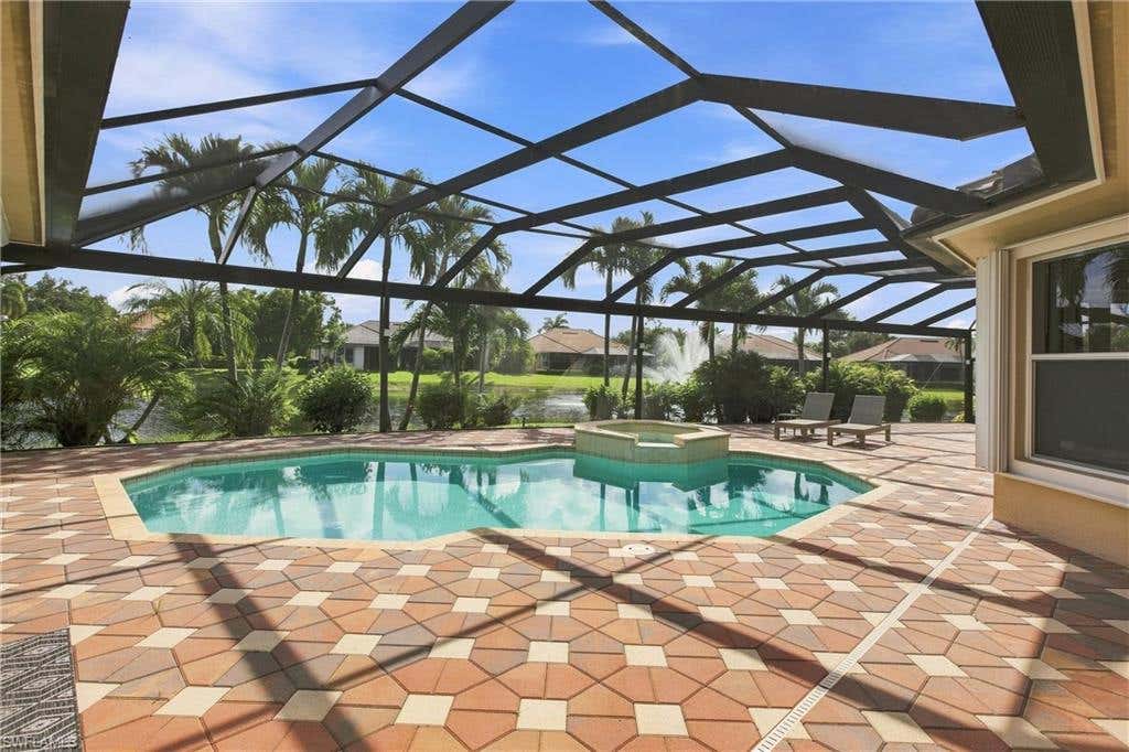 Photo of 5120 Post Oak LN, NAPLES, FL 34105 (MLS # 226027913)
