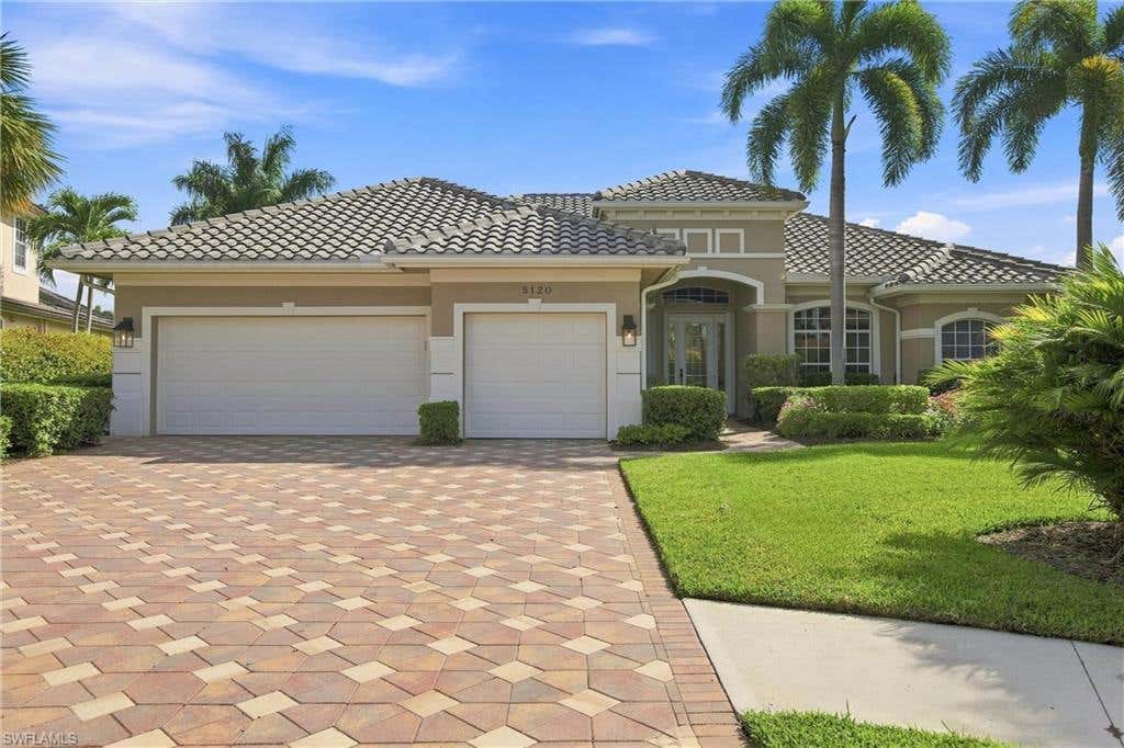 Photo of 5120 Post Oak LN, NAPLES, FL 34105 (MLS # 226027913)