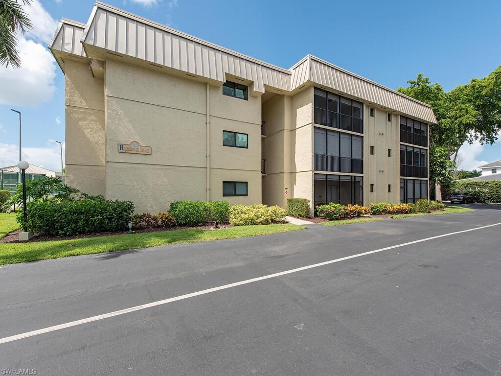 HIDDEN LAKE VILLAS - Residential