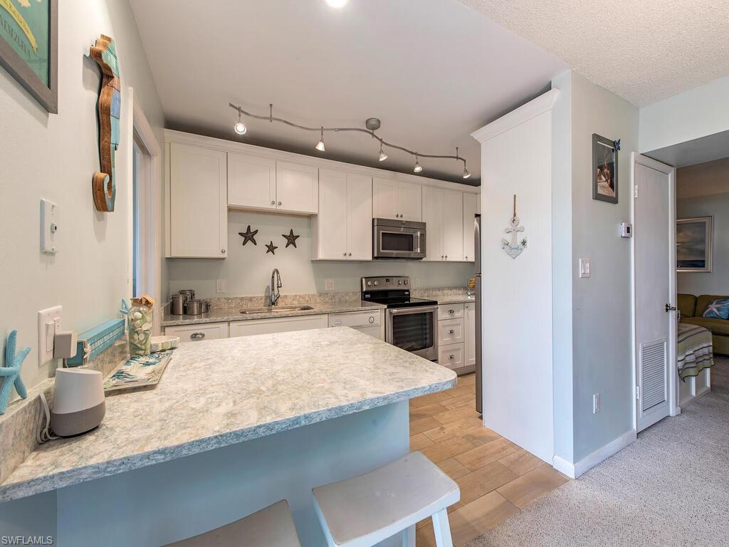 HIDDEN LAKE VILLAS - Residential