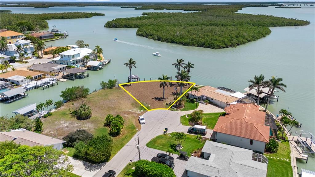 ISLES OF CAPRI - Land