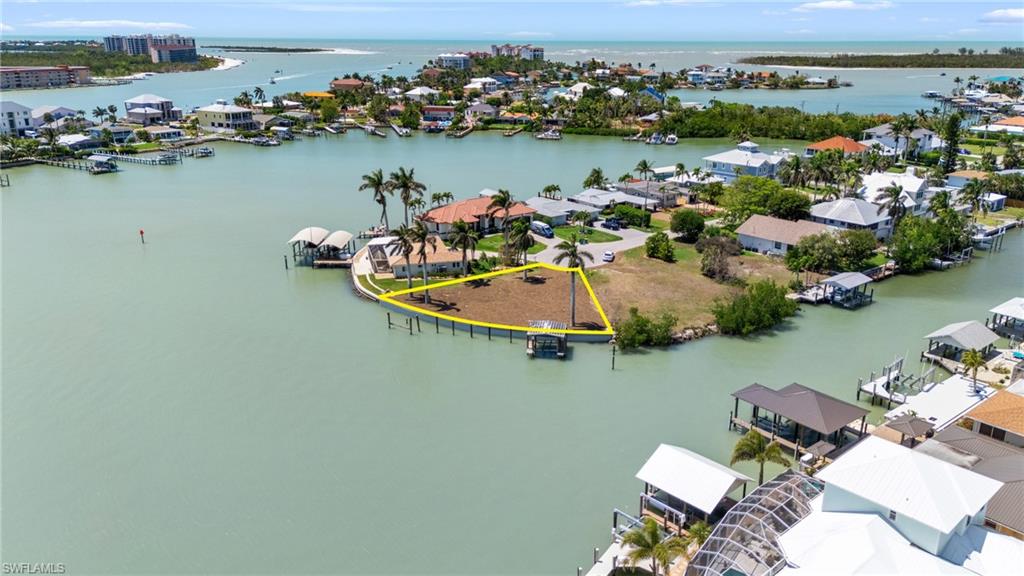 ISLES OF CAPRI - Land