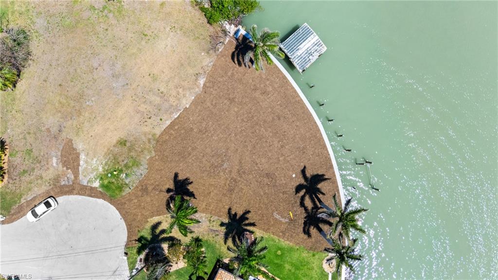 ISLES OF CAPRI - Land