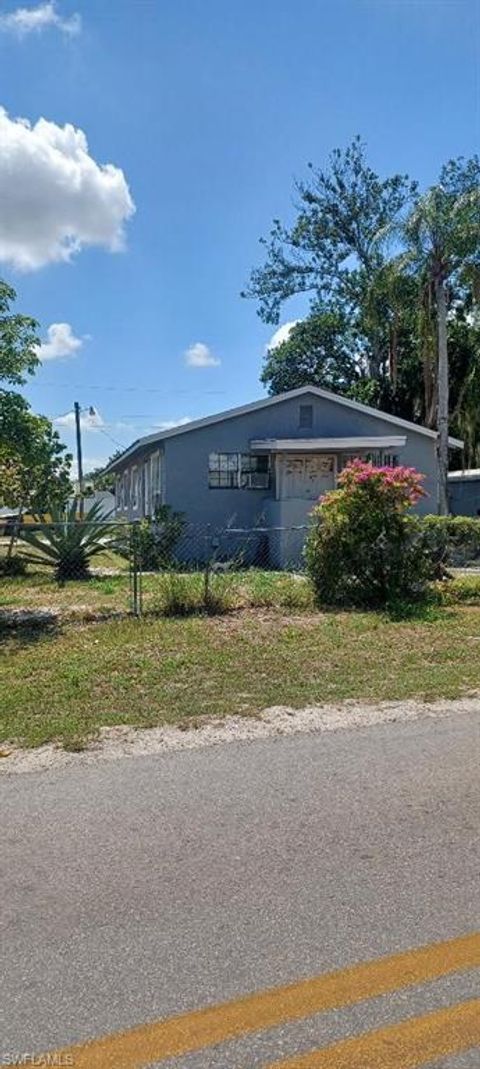 Single Family Residence in IMMOKALEE FL 1322 Peach ST.jpg