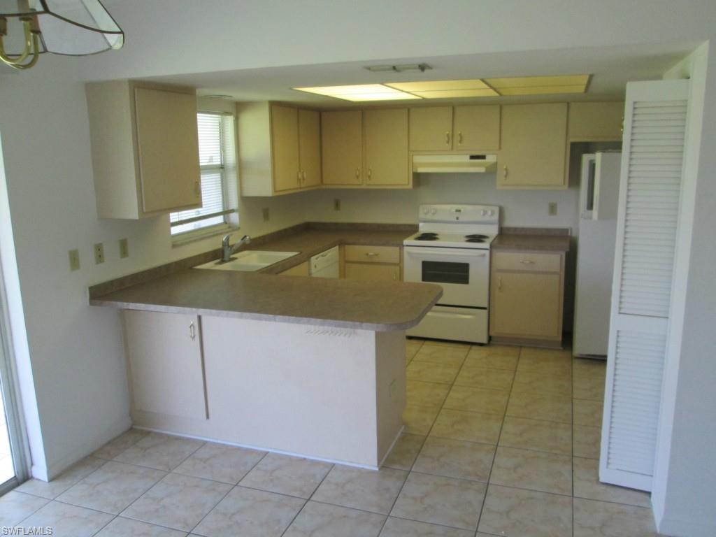 COUNTRY CLUB ESTATES - Residential