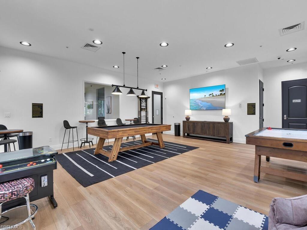 BOTANICA LAKES - Residential Lease