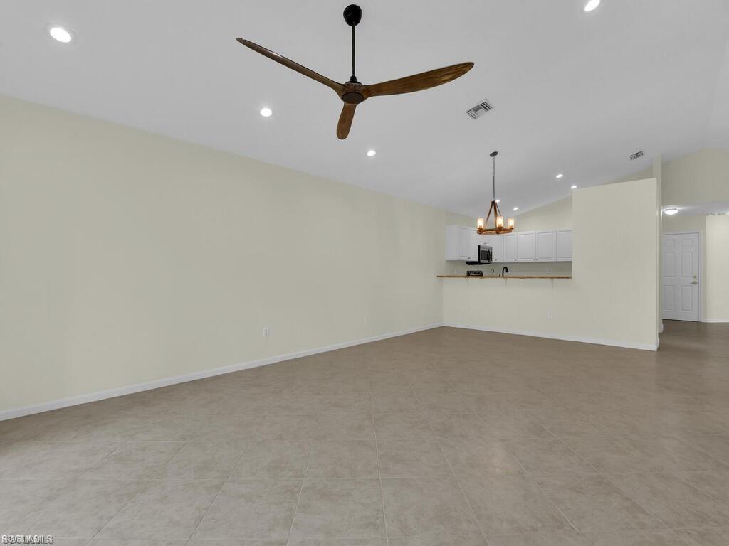 BOTANICA LAKES - Residential Lease