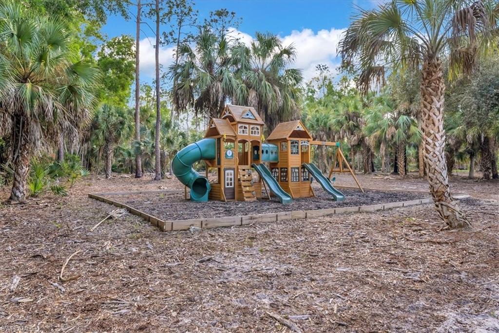 COLLIER WOODS - Residential