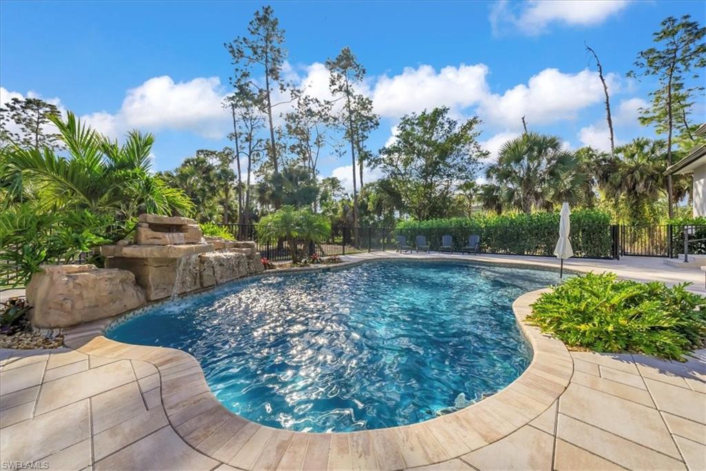 COLLIER WOODS - Residential