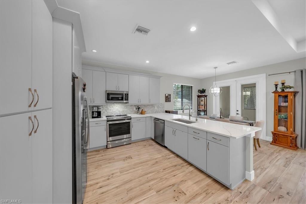 COLLIER WOODS - Residential