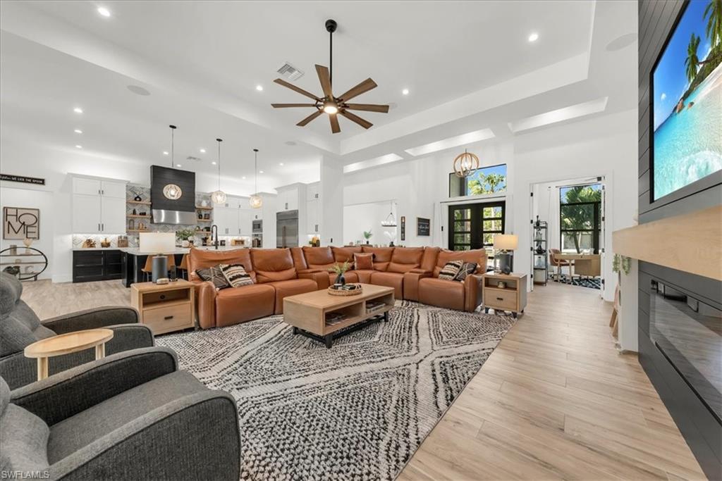 COLLIER WOODS - Residential