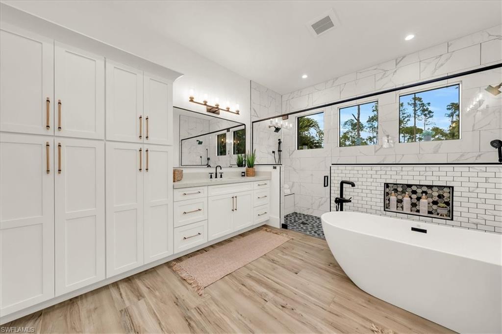 COLLIER WOODS - Residential