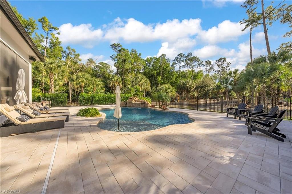 COLLIER WOODS - Residential