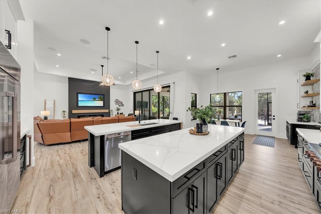 COLLIER WOODS - Residential