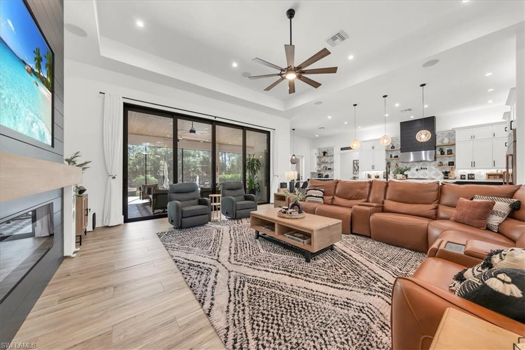 COLLIER WOODS - Residential