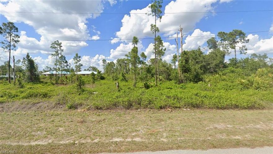 Excellent vacant lot in Lehigh Acres — perfect for investors or families ready to build in a rapidly developing area.