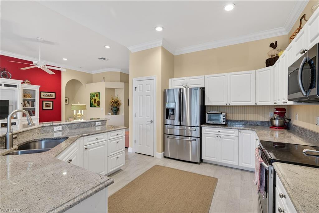 CROWN COLONY - Residential