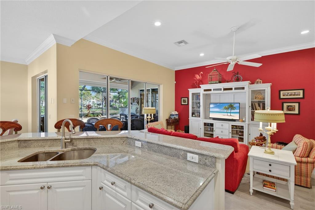 CROWN COLONY - Residential